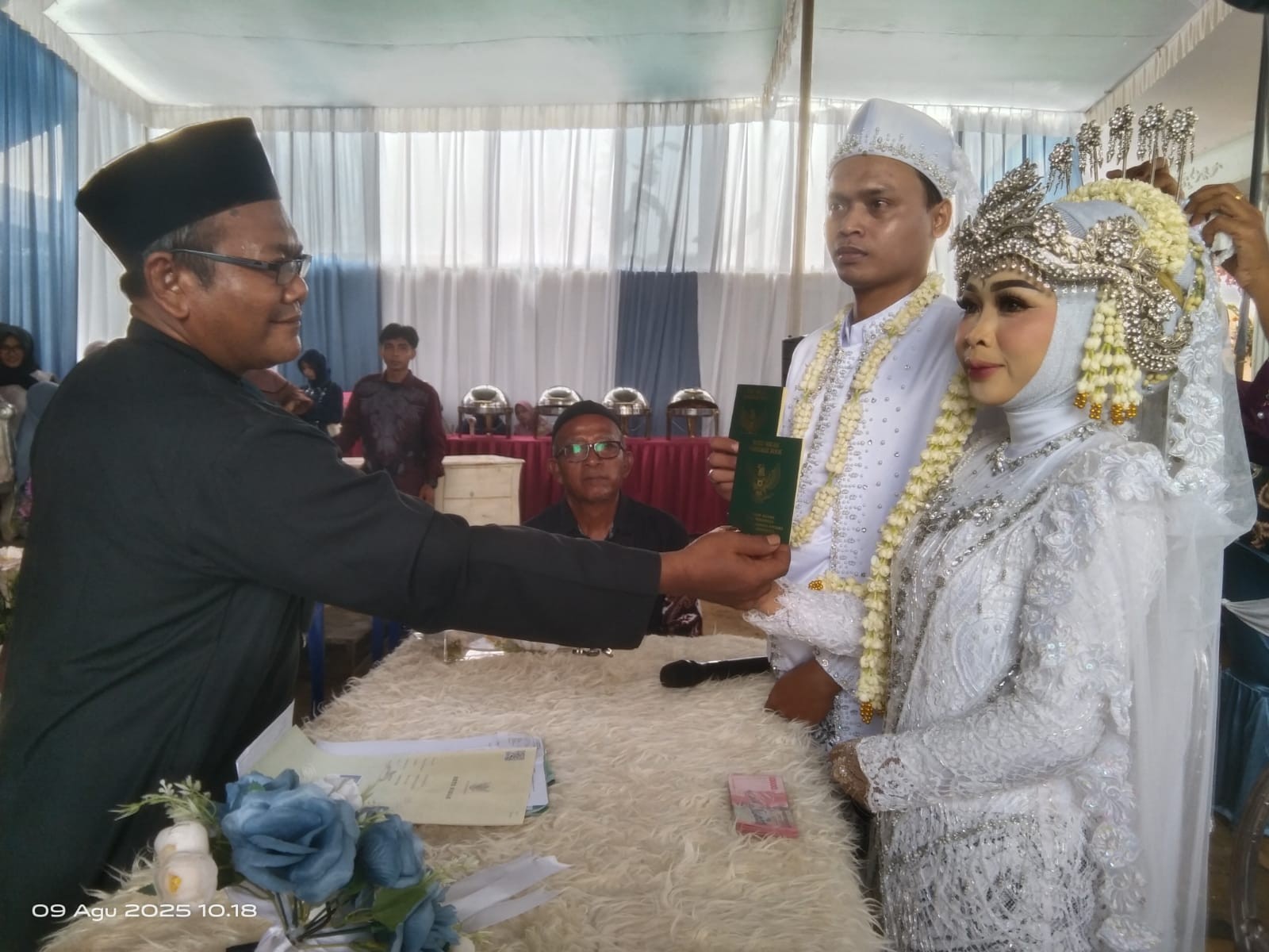 Pernikahan Meriah di Braja Indah, Penghulu KUA Braja Selebah Menikahkan Pasangan Sugiyanto dan Risa 